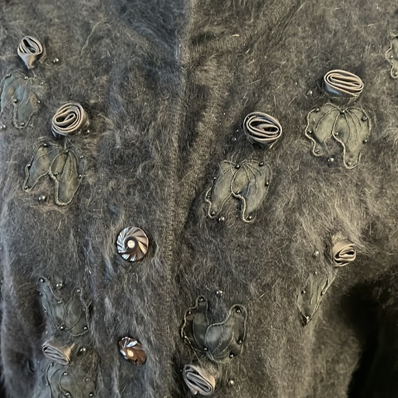 Black Soft Embroidered Roses beaded with fancy buttons Women’s Sweater Size L/XL - Picture 2 of 11